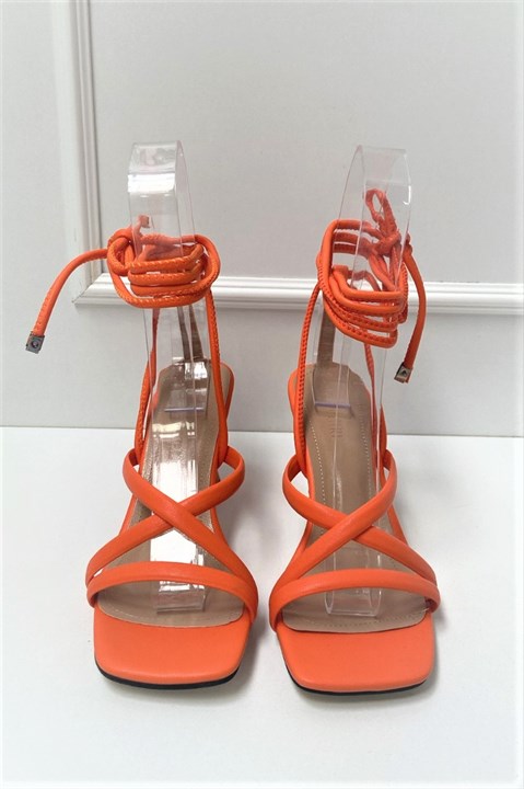 Çapraz Bantlı Bilekten Bağlamalı Topuklu Ayakkabı SGC702